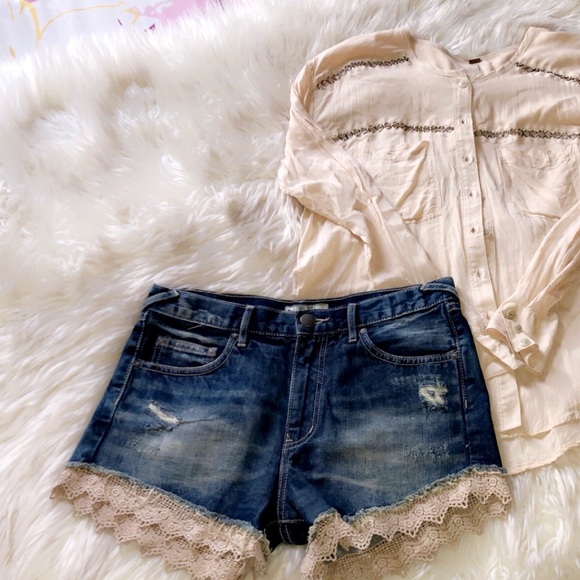 🆕FREE PEOPLE Lace Hem Jean Short - Picture 4 of 4